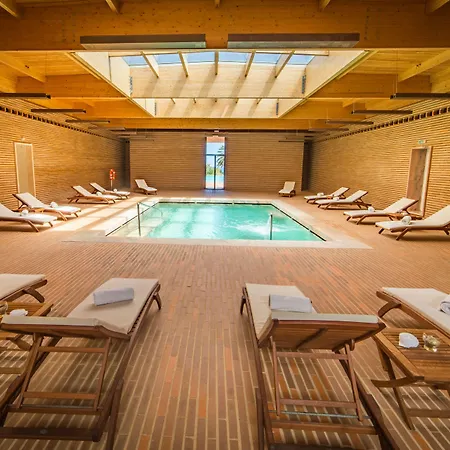& Hotel 4*