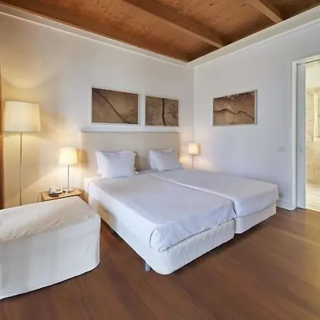 & Hotel 4*